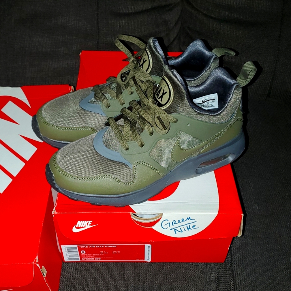Nike Air Max Medium Olive Sneakers